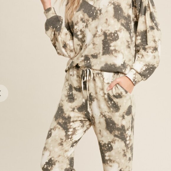 110 $22. Live Start, NWT 2 piece loungewear set Vtop and Jogger Olive - Picture 4 of 13